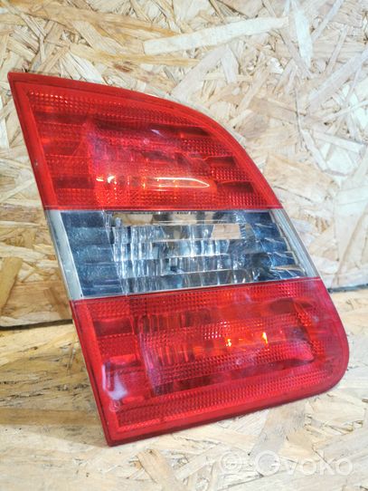 Mercedes-Benz B W245 Luci posteriori del portellone del bagagliaio A1698201564