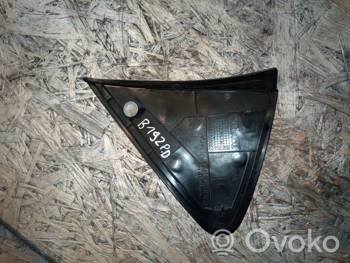 Toyota Yaris Кромка крыла 601170d060