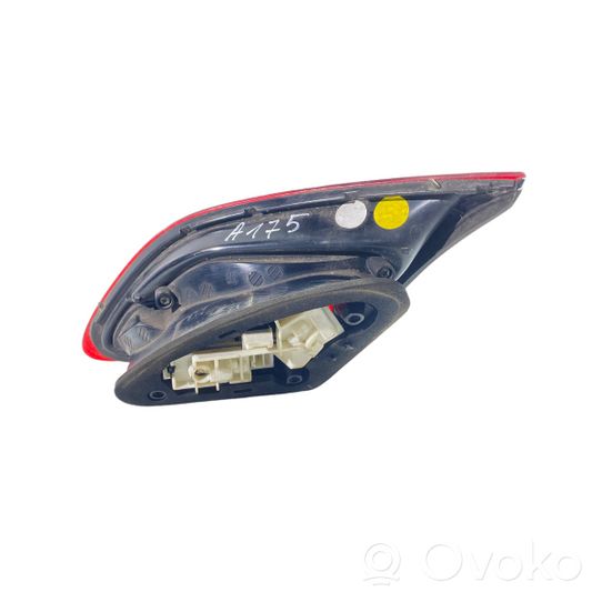 Opel Astra J Luci posteriori del portellone del bagagliaio 216401