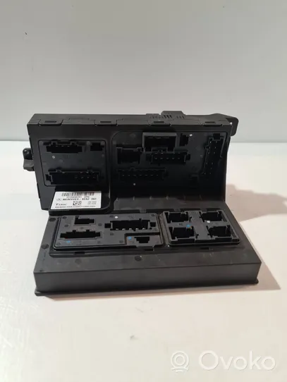 Mercedes-Benz E W211 Module de fusibles 2115456201