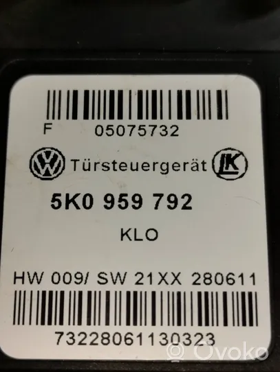 Volkswagen Caddy Moteur de lève-vitre de porte avant 5K0959792