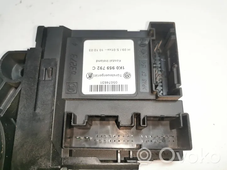 Volkswagen Touran I Moteur de lève-vitre de porte avant 1K0959792C