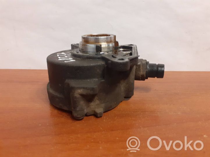 Volkswagen PASSAT B6 Alipainepumppu 03H145100B