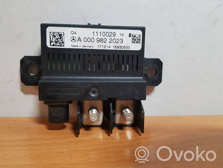 Mercedes-Benz GL X166 Relais de charge A0009822023