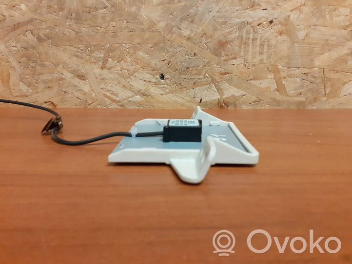 Toyota RAV 4 (XA40) Antena GPS 8686042042