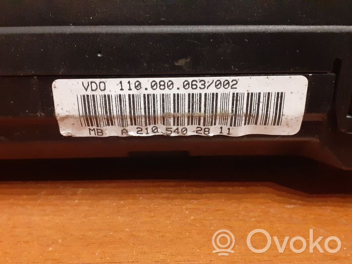 Mercedes-Benz E W210 Tachimetro (quadro strumenti) A2105402811