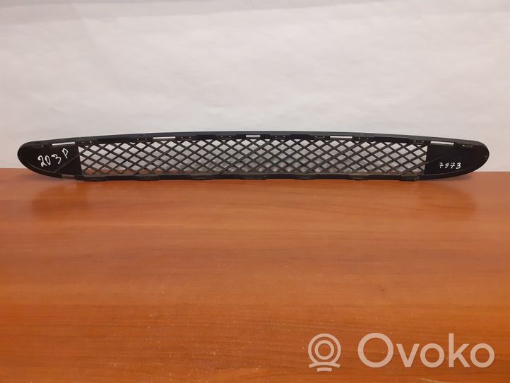 Mercedes-Benz C W203 Grille inférieure de pare-chocs avant 7973