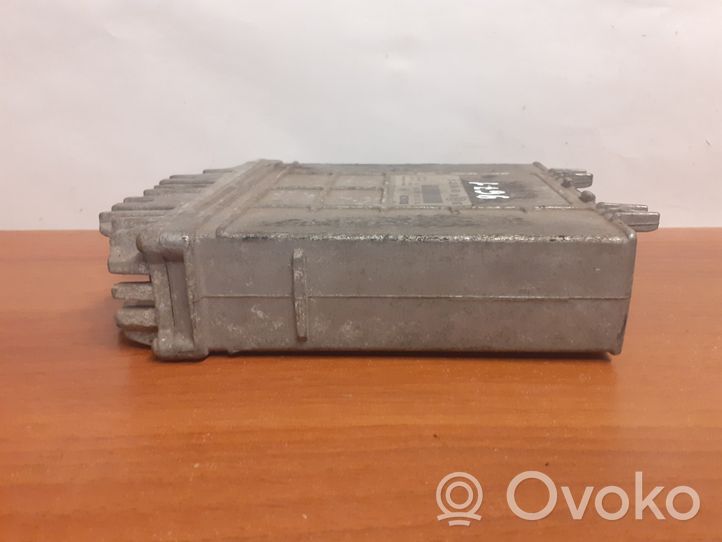 Volkswagen Golf III Calculateur moteur ECU 028906021