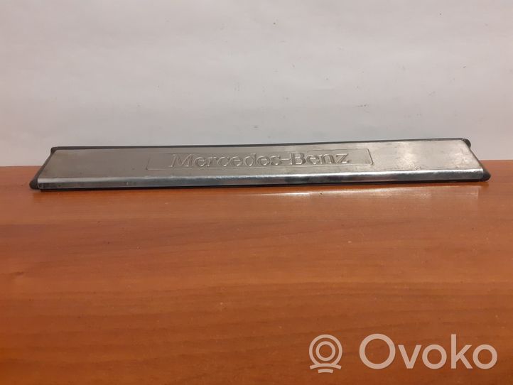 Mercedes-Benz E W210 Rivestimento posteriore minigonna laterale 2106800535