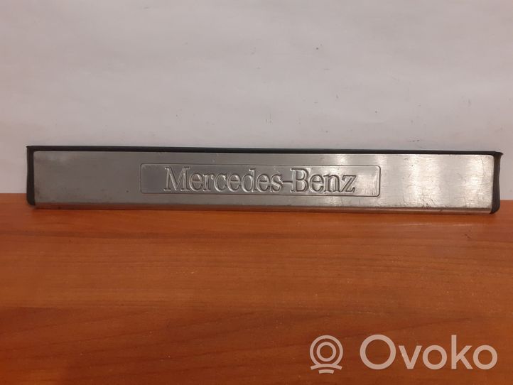 Mercedes-Benz E W210 Rivestimento posteriore minigonna laterale 2106800535