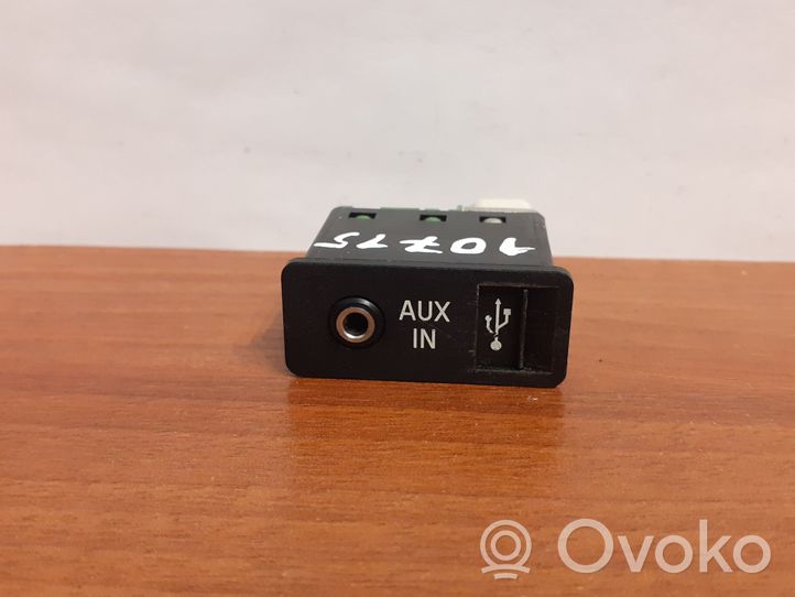 BMW X5 E70 Câble adaptateur AUX 10715