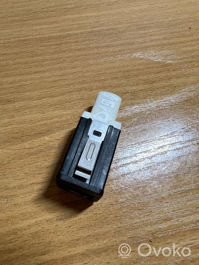 BMW 3 E92 E93 Connettore plug in USB 923765601