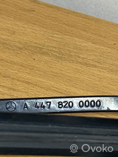 Mercedes-Benz Vito Viano W447 Priekinio stiklo valytuvų kojelė A4478200000