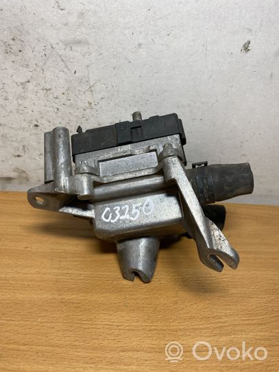 Mercedes-Benz E W210 Pompe de circulation d'eau A6111500004