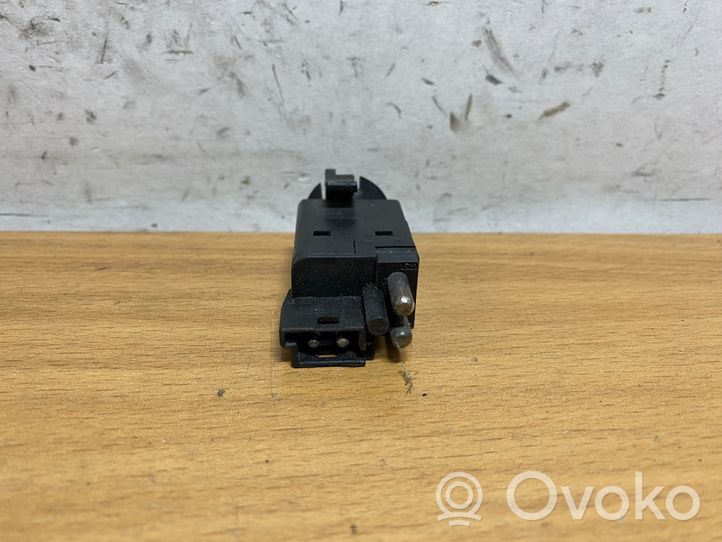 Mercedes-Benz E W210 Interruttore del pedale del freno 001545010