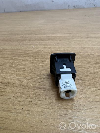 Mercedes-Benz S W221 Connecteur/prise USB A2188200187