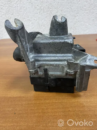 Mercedes-Benz E W210 Pompe de circulation d'eau A6111500004