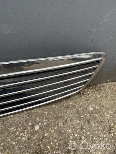 Mercedes-Benz S W220 Grille calandre supérieure de pare-chocs avant 777200002