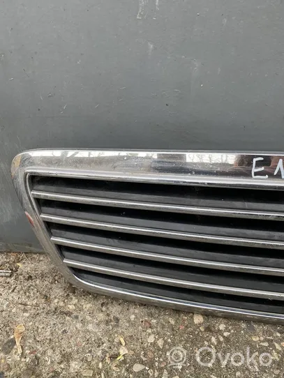 Mercedes-Benz S W220 Maskownica / Grill / Atrapa górna chłodnicy A2208800383