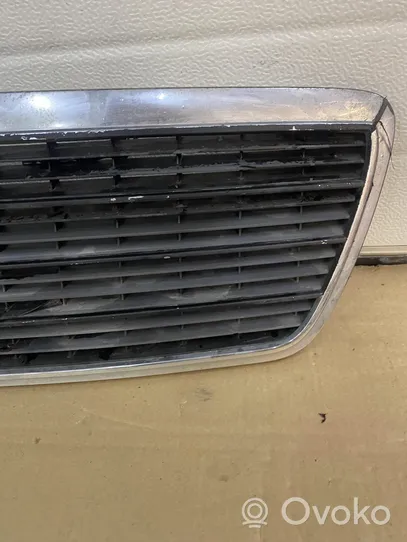 Mercedes-Benz E W210 Grille calandre supérieure de pare-chocs avant 2108800583