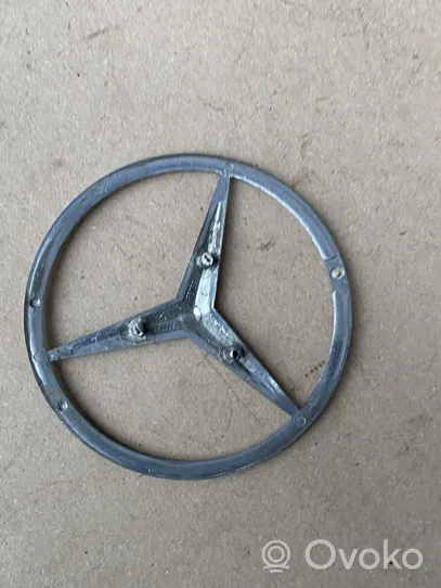 Mercedes-Benz E W210 Emblemat / Znaczek 75800058