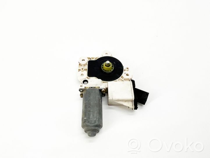 Opel Vectra C Front door window regulator motor 