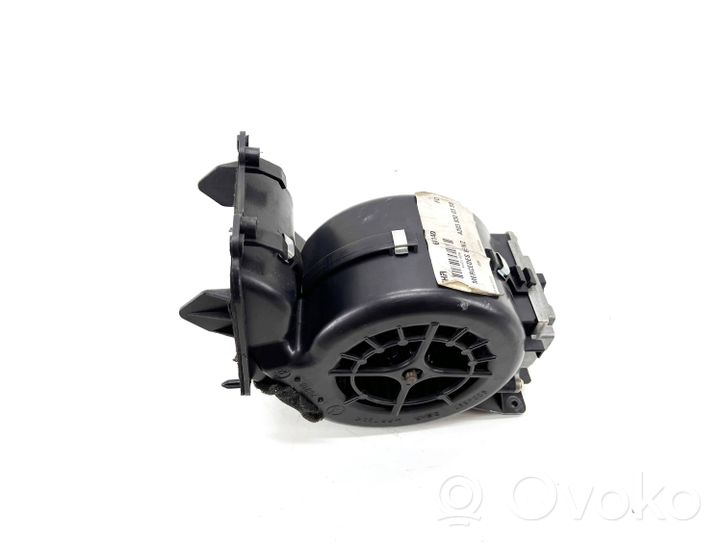 Mercedes-Benz C W203 Ventola riscaldamento/ventilatore abitacolo A2038300308