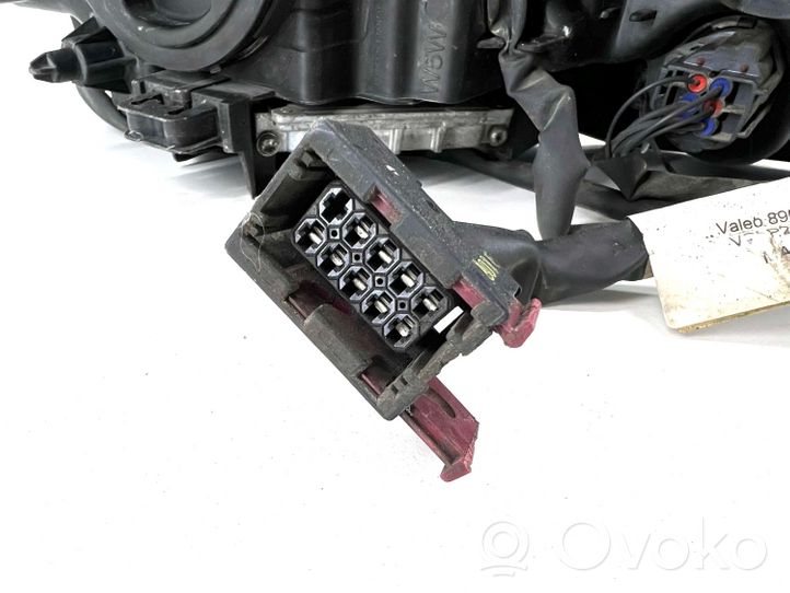 Volvo XC90 Lampa przednia 89902054