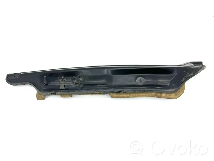 Volkswagen Golf VI Wiper trim 1K0805277