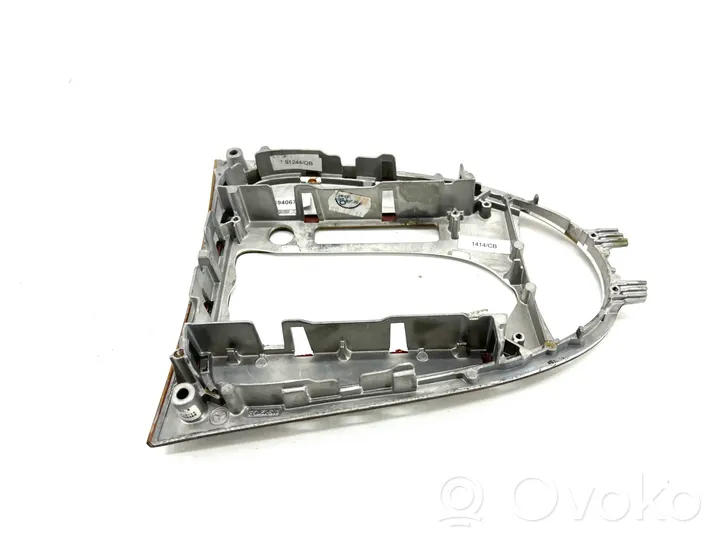 Mercedes-Benz CLS C219 Rivestimento in plastica cornice della leva del cambio A2196807736