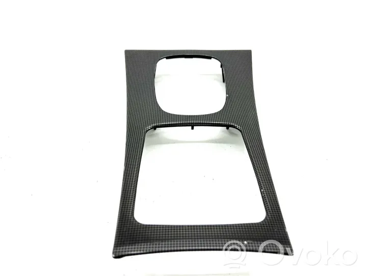 Mercedes-Benz C W203 Rivestimento in plastica cornice della leva del cambio A2036809239