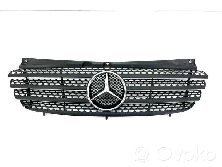 Mercedes-Benz Vito Viano W639 Etupuskurin ylempi jäähdytinsäleikkö A6398800185