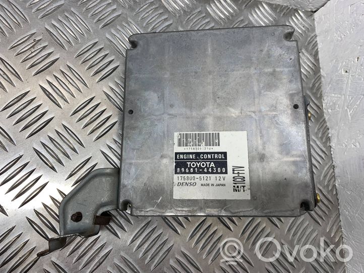 Toyota Avensis Verso Moottorin ohjainlaite/moduuli 8966144300