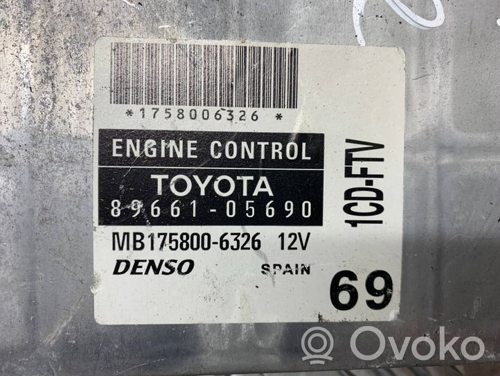 Toyota Avensis T250 Moottorin ohjainlaite/moduuli 8966105690