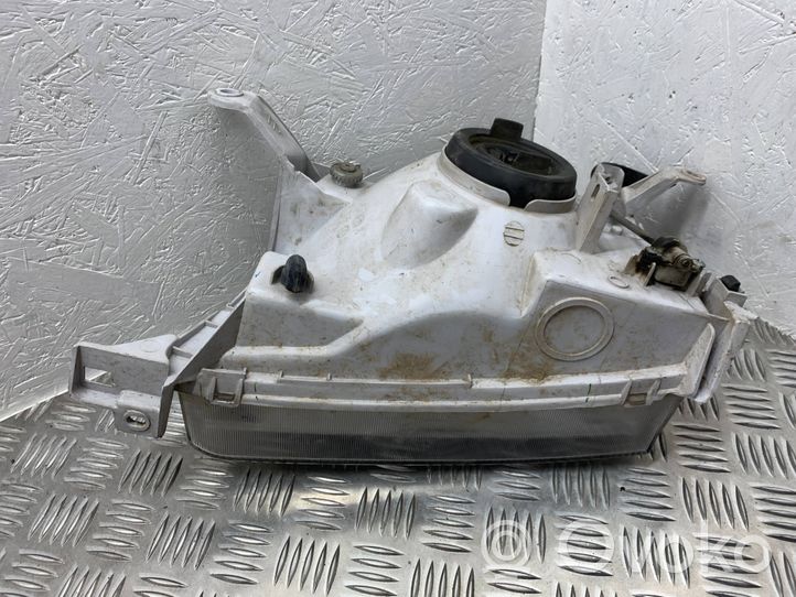 Toyota Land Cruiser (HDJ90) Lampa przednia 21211B1R