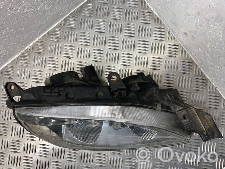 Toyota Avensis T220 Lampa przednia 54534380