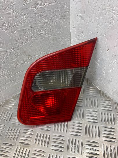 Mitsubishi Carisma Lampy tylnej klapy bagażnika 151210