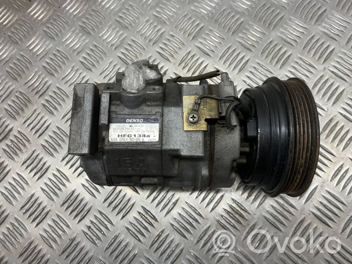Toyota Avensis T220 Ilmastointilaitteen kompressorin pumppu (A/C) 4472203435