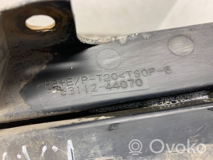 Toyota Avensis Verso Priešrūkinio žibinto apdaila/ grotelės 5311244070