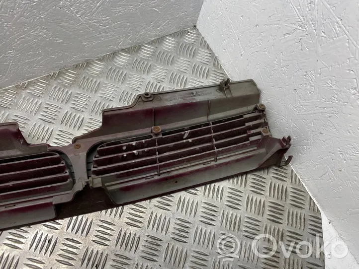 Mitsubishi Space Wagon Grille calandre supérieure de pare-chocs avant 86350M2000