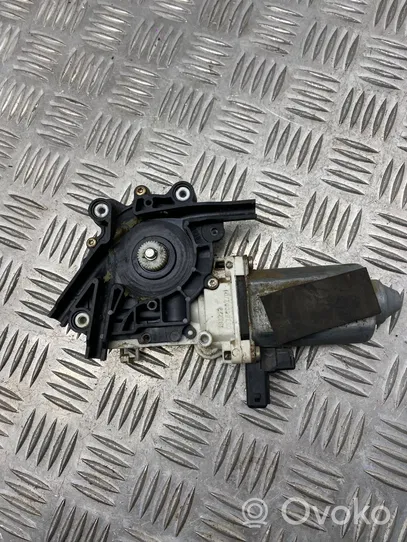 Land Rover Freelander Moteur de lève-vitre de porte avant 05360002