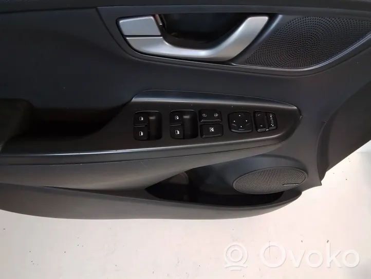 Hyundai Kona I Rivestimento del pannello della portiera anteriore 82370j9000