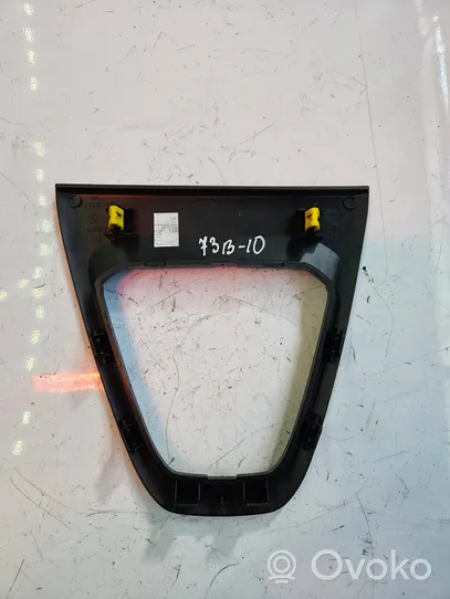 Opel Vivaro Rivestimento in plastica cornice della leva del cambio 9808366477