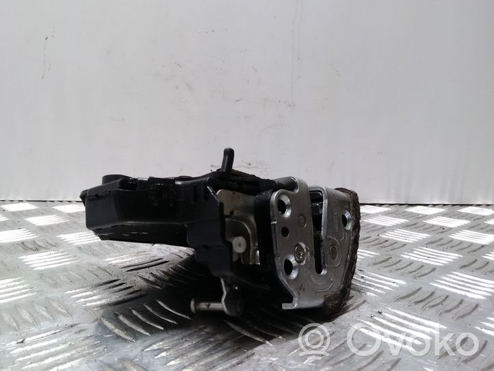 Toyota Avensis T250 Front door lock Y46C0205