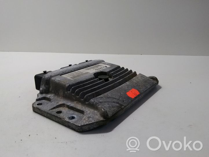 Renault Megane II Sterownik / Moduł ECU 215842882B