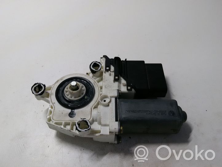 Volkswagen Golf IV Aizmugurē loga pacēlāja motoriņš 1C0959812A