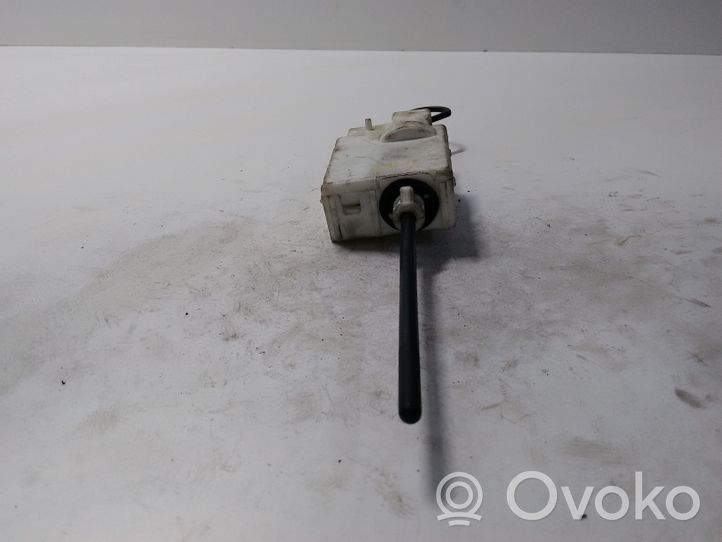 Opel Vivaro Serratura del tappo del serbatoio del carburante 8200032984