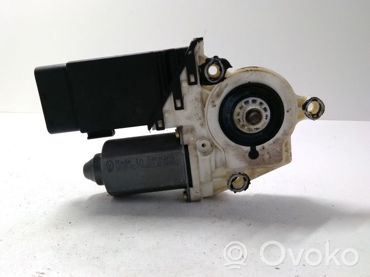 Volkswagen Golf IV Front door window regulator motor 1C2959801A