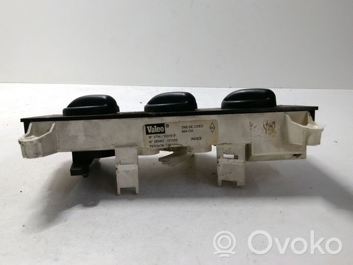 Renault Master II Climate control unit 133761F