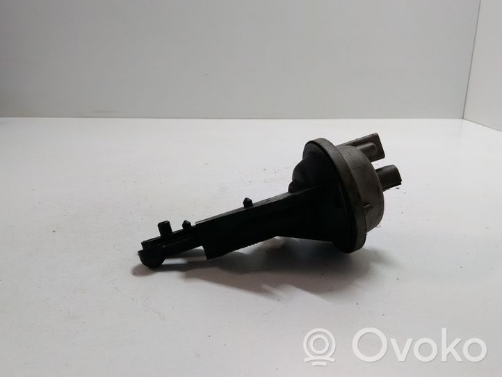 Ford Mondeo Mk III Valve vacuum 1S7G9L492